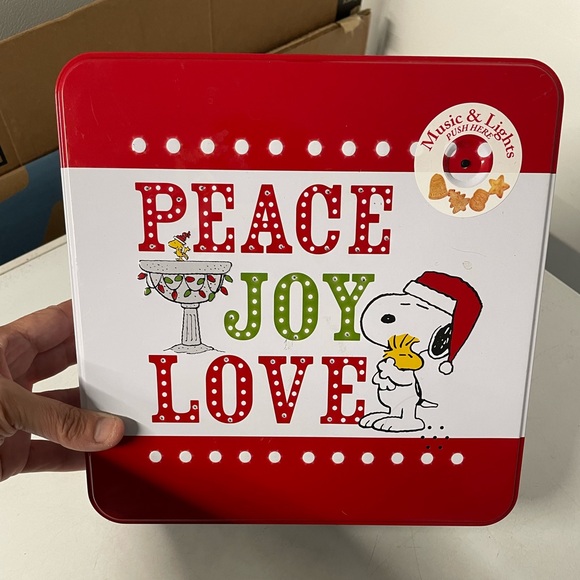 Charlie Brown Christmas Cookie Tin Box - Picture 1 of 8